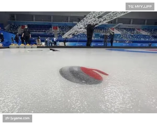 智能浇冰车投入使用，提升冰面质量助力冰上赛事组织